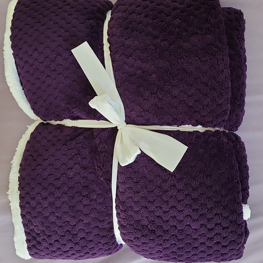 Finished-edge Plush Throw